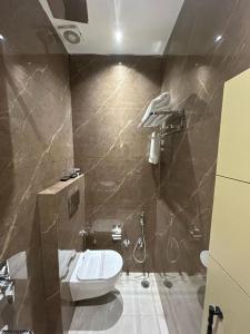 Divine Hotel的一间浴室