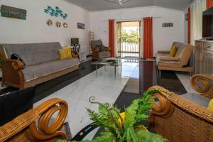 Posezení v ubytování L'échappée du Cap - Spacious Self Catering Apartment
