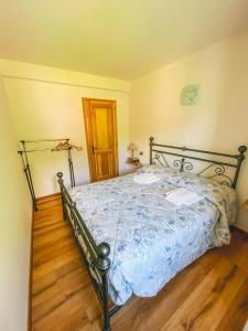 Rúm í herbergi á B&B Il Paradiso Mozzio