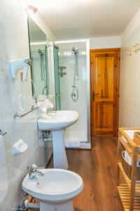 Baðherbergi á B&B Il Paradiso Mozzio