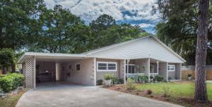 Budova, kde se prázdninový dům nachází