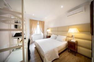 Postel nebo postele na pokoji v ubytování Vatican Chic B&B + 30 fotografií