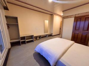 Postel nebo postele na pokoji v ubytování Asraya Homestay