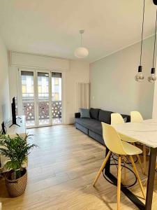 a living room with a couch and a table at Milano Fair Apartment in Pero