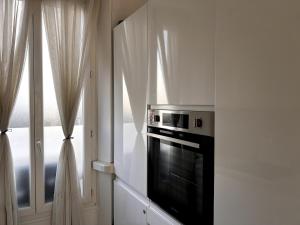 Kuchyňa alebo kuchynka v ubytovaní One Bedroom apartment in Cannes Center a few steps from the Croisette and the Martinez Hotel - 2032 + 10 fotografií
