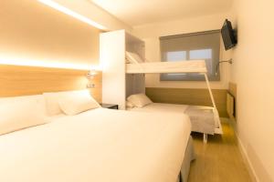 Postel nebo postele na pokoji v ubytování Hotel Burlada + 36 fotografií
