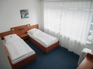 Ein Bett oder Betten in einem Zimmer der Unterkunft Airport Lounge Hotel Düsseldorf