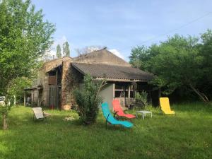 Taman di luar Maison accueillante avec jardin à Sainte-Suzanne