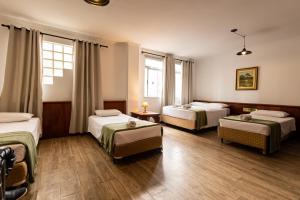 En eller flere senge i et værelse på Hotel Golden Star + 145 billeder