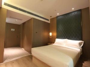 Postel nebo postele na pokoji v ubytování Ibis Styles XM Zhongshan Hotel + 37 fotografií