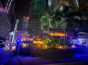 Bangunan di mana terletaknya rumah tamu ini