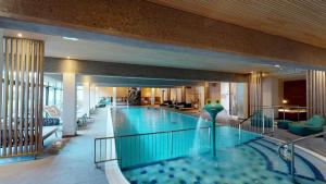 Bazén v ubytování Hotel Die Post nebo v jeho okolí + 37 fotografií