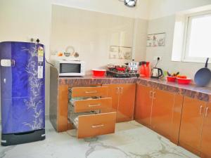 Nhà bếp/bếp nhỏ tại Serene 3BHK Upscale Apt in CityCenter by SeraiStays