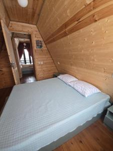 a bedroom with a bed in a wooden cabin at Villa Qokhi in K'vitiri +18 photos