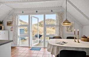 Köök või kööginurk majutusasutuses Holiday Home Skodbovej Hvide Sande Vi