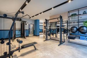 a gym with several treadmills and weights at IFT - Ed. Infinity Tower Flat 350m da Meia Praia in Meia Praia