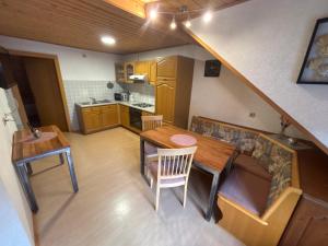 A kitchen or kitchenette at Eggerhof