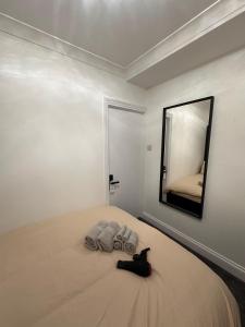 Ένα ή περισσότερα κρεβάτια σε δωμάτιο στο London Borough 5 min walk +1 φωτογραφίες