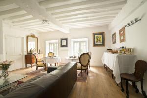 a living room with a couch and a table at B&B LA FESSARDIERE Piscine - Jacuzzi in Saint-Maurice-sur-Fessard