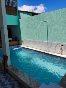 a swimming pool with a fountain in a building at Casa de praia Carneiros-Tamandaré in Tamandaré