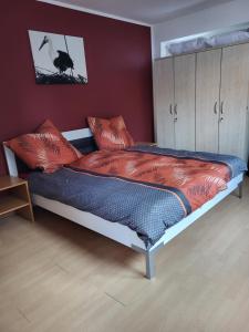 Postel nebo postele na pokoji v ubytování Ferienwohnung Kiefernwald