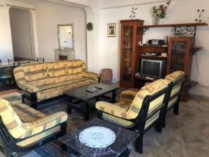 Posezení v ubytování Stunning Seaview Apartment for rent- Prime Location