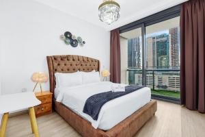 Lova arba lovos apgyvendinimo įstaigoje FIRST CLASS 1BR with DUBAI SKYLINE view