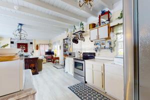 Köök või kööginurk majutusasutuses Paradise on Lake Henry