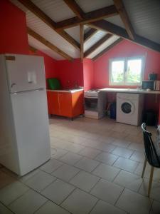 Una cocina o kitchenette en Le Paradis