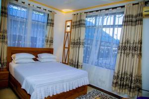 Postel nebo postele na pokoji v ubytování Salaam Hotel