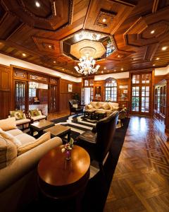 Ο χώρος του lounge ή του μπαρ στο Shanghai Hengshan Moller Villa Hotel