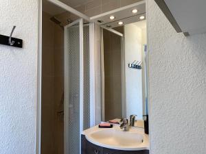 a bathroom with a sink and a mirror at Joli Duplex résidence Atlantis accès direct plage in Le Barcarès +16 photos
