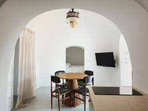 a dining room with a table and chairs at CasaVivi Isolati in Puglia in Putignano