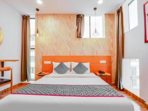 a bedroom with a large bed in a room at Super Townhouse CASA GRAND in Hyderabad