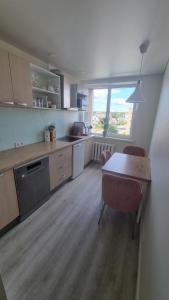 Η κουζίνα ή μικρή κουζίνα στο Tiny cozy apartment 'Unihus'