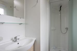 Kúpeľňa v ubytovaní Mobil-home 2 chambres - D