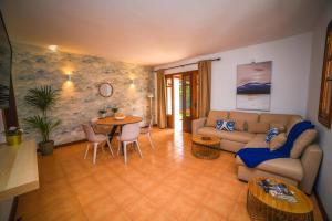 Część wypoczynkowa w obiekcie Agradable y familiar, con piscina "Casa Inima"