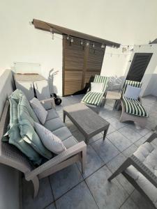 A seating area at Sea View Penthouse with Large Terrace