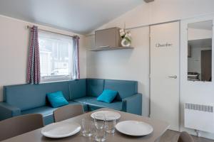 Część wypoczynkowa w obiekcie Mobil-home 2 chambres - B