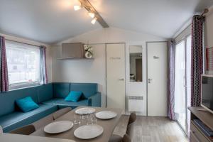 Część wypoczynkowa w obiekcie Mobil-home 2 chambres - B