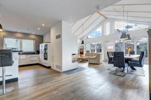 a kitchen and living room with a table and chairs at Haus Henny mit Sauna in Heringsdorf +8 photos