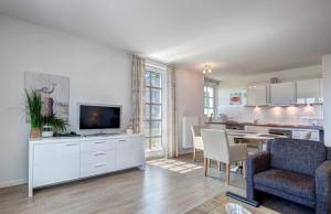 Η κουζίνα ή μικρή κουζίνα στο Residenz am Balmer See - BS 02 mit Wellnessbereich