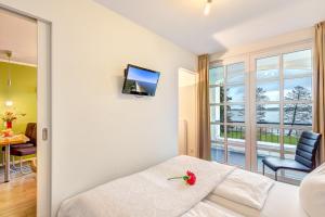 Ένα ή περισσότερα κρεβάτια σε δωμάτιο στο Residenz am Balmer See - BS 14 mit Wellnessbereich
