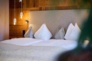 Postel nebo postele na pokoji v ubytování Landhotel Schermer