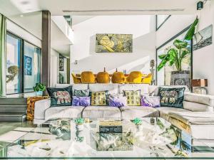 O zonă de relaxare la Villa Villa Bali Infinity by Interhome
