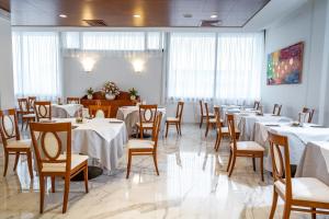 Restaurace v ubytování Prealpi Hotel + 6 fotografií