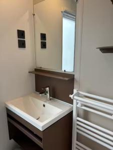 Koupelna v ubytování Le Cosy Mobil Home à 150m de la Plage Camping 5 etoiles Parc Aquatique