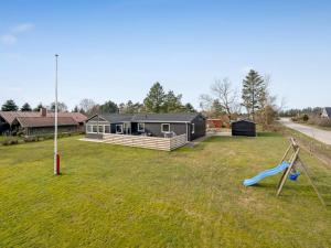 Herní místnost nebo prostor pro děti v ubytování Holiday Home Amine - 300m to the inlet by Interhome