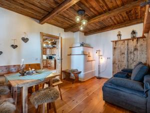 Istumisnurk majutusasutuses Chalet Heregger Hütte by Interhome