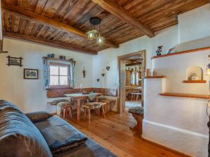 Posezení v ubytování Chalet Heregger Hütte by Interhome